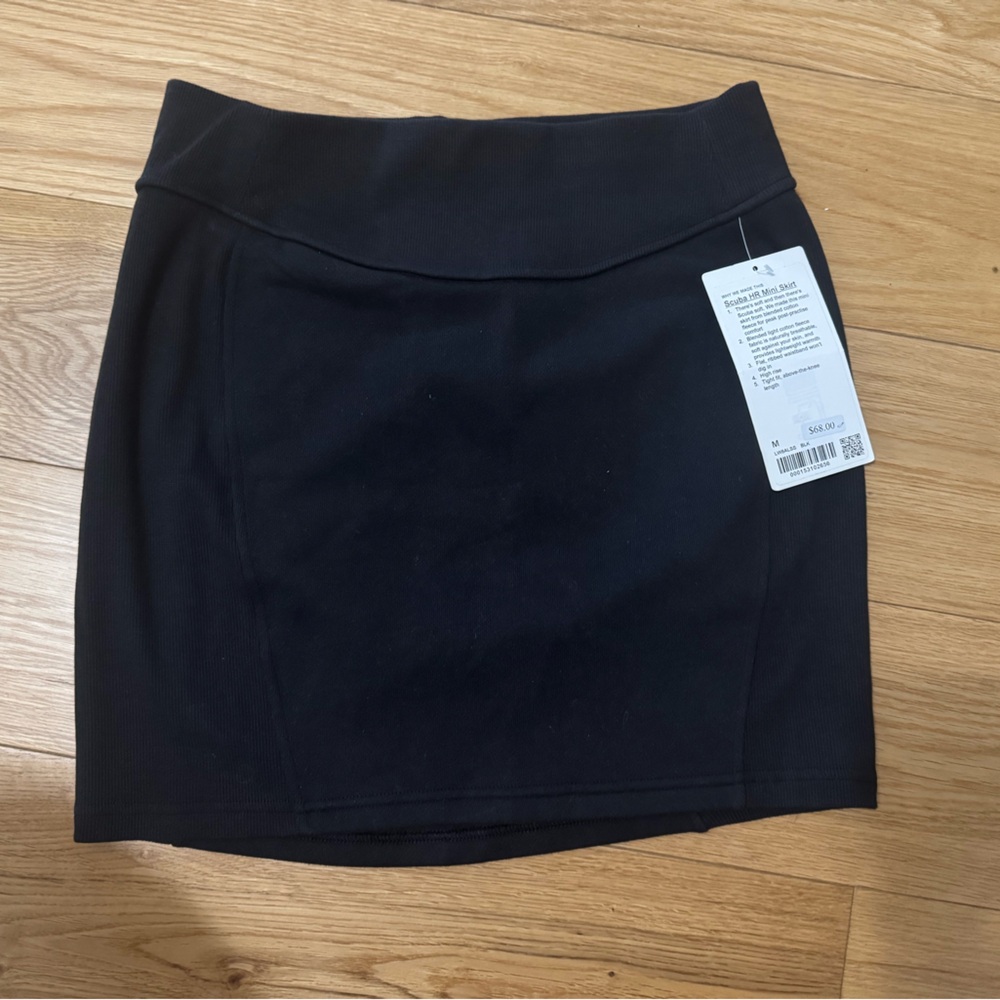 NWT Lululemon Scuba High-Rise Mini Skirt - Size Medium